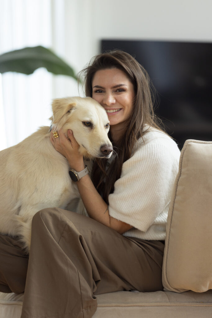 Michèle de Roos und ihre Hündin Callia